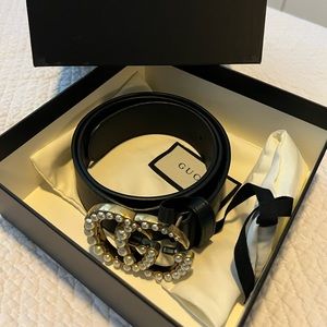 Gucci Leather belt with pearl Double G
